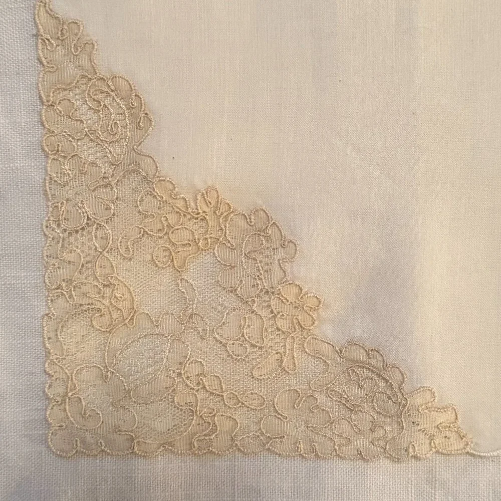 4ct Ivory and Cream Lace Linen Napkin